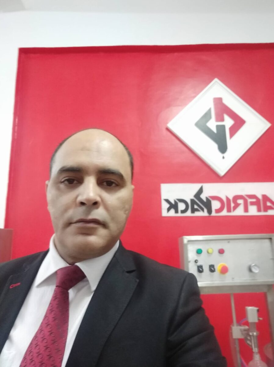 Bouchaib Echate, fondateur d'AFRIC PACK, dans l'atelier de Casablanca