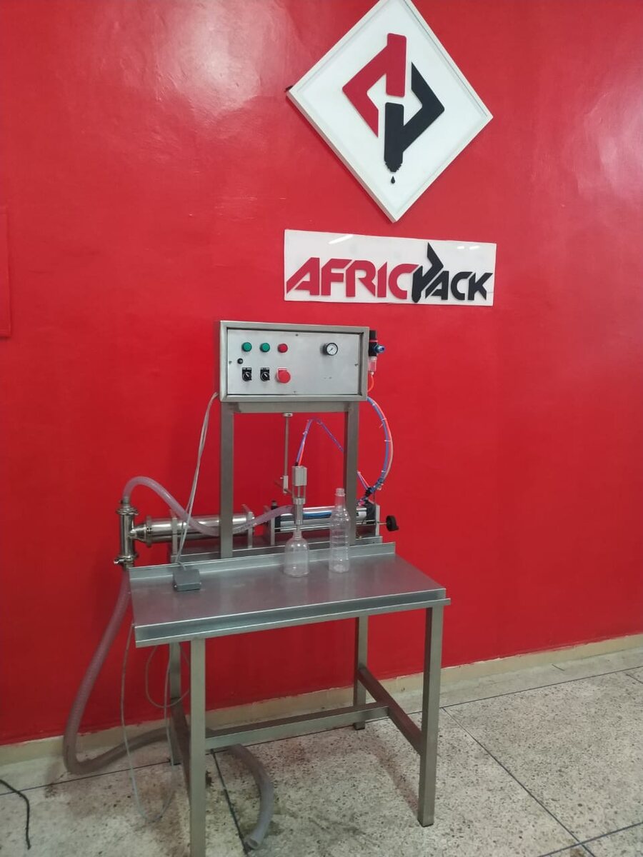 Remplisseuse semi-automatique AFRIC PACK dans l'atelier de Casablanca